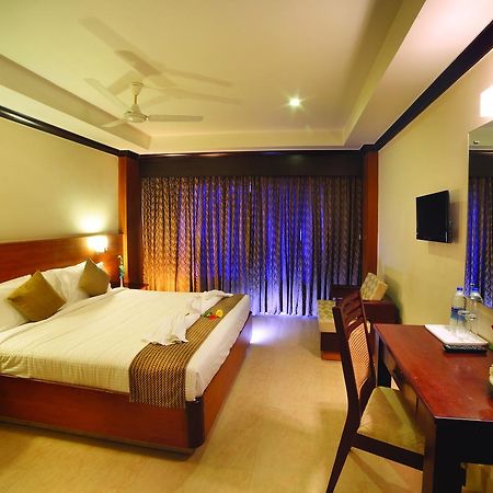 קולאם Hotel Zodiac Regency מראה חיצוני תמונה