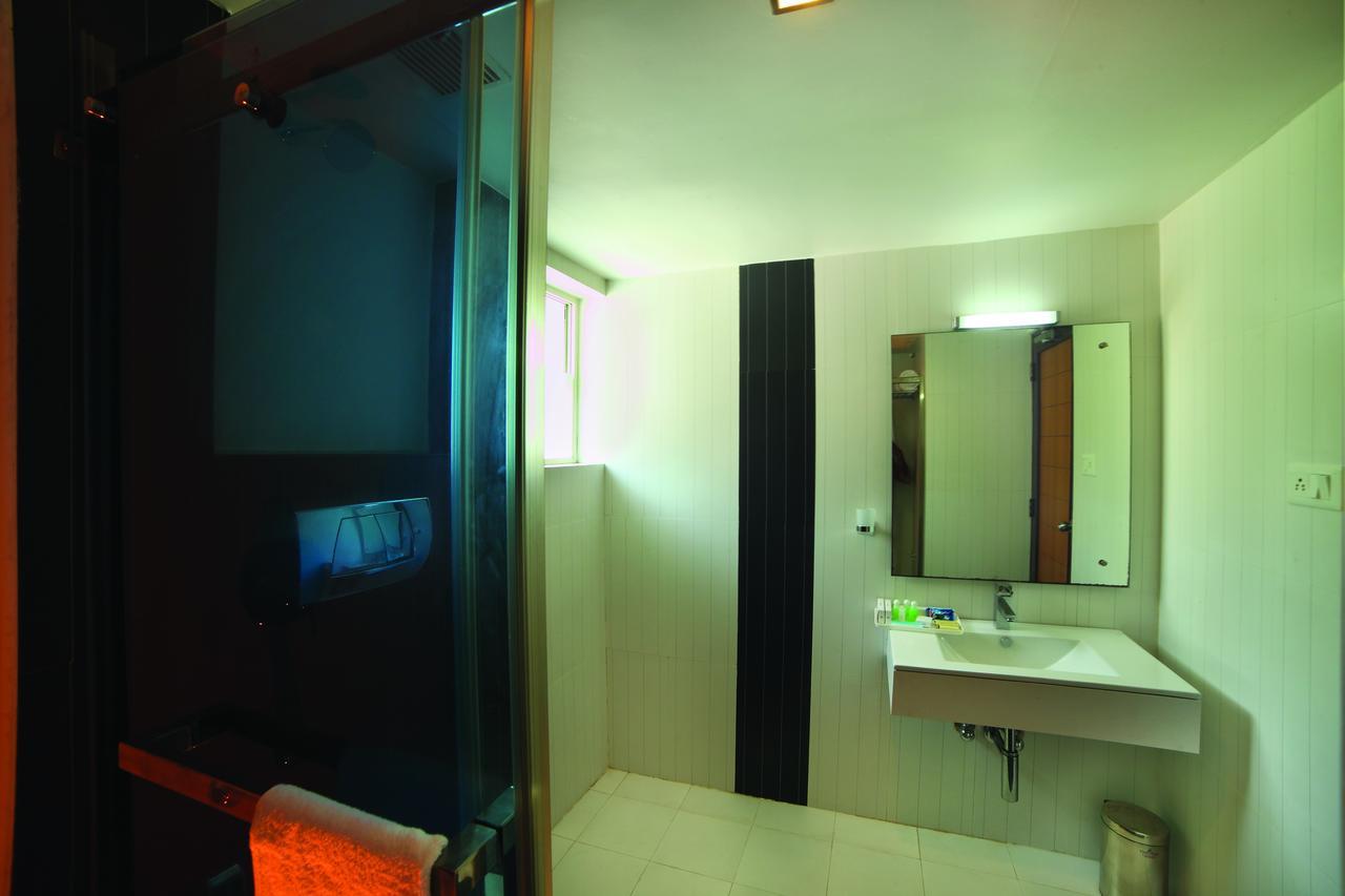 קולאם Hotel Zodiac Regency מראה חיצוני תמונה