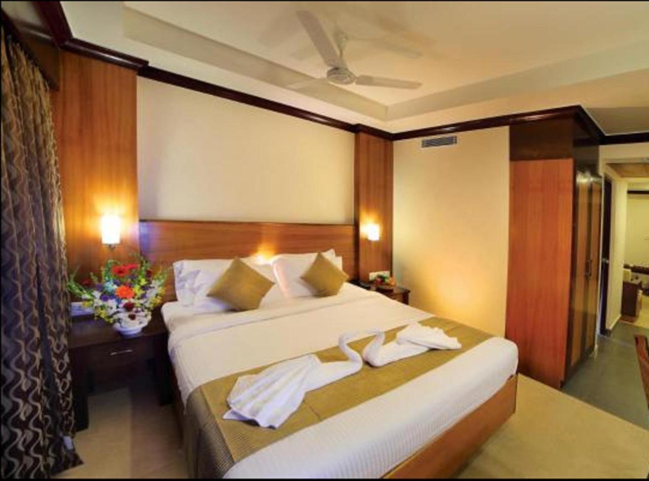 קולאם Hotel Zodiac Regency מראה חיצוני תמונה